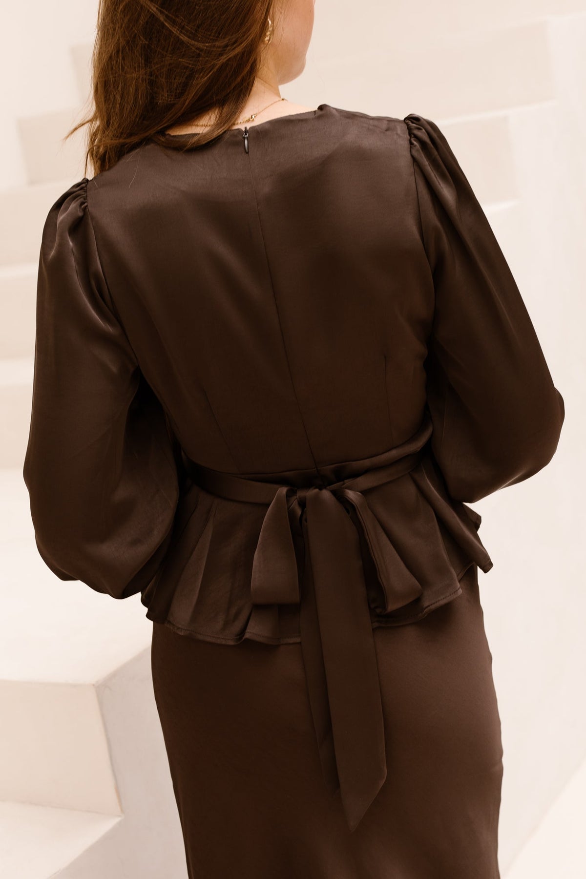 Rista Heavy Sateen blouse Dark Brown - Bij Keesje - Neo Noir - Blouse
