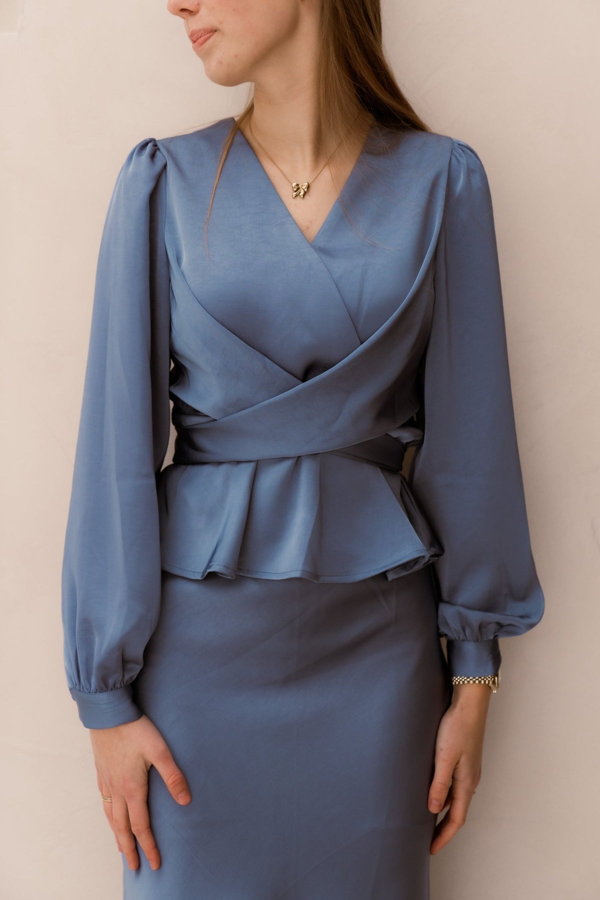 Rista heavy sateen blouse smoke blue - Bij Keesje - Neo Noir