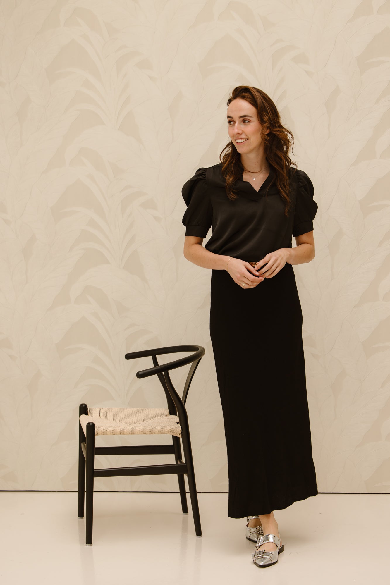 Roella heavy sateen blouse black - Bij Keesje - Neo Noir