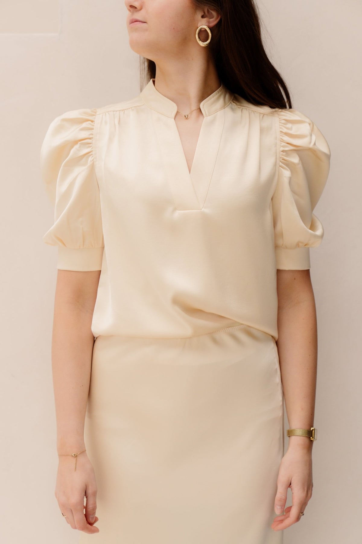 Roella heavy sateen blouse light yellow - Bij Keesje - Neo Noir - Blouse