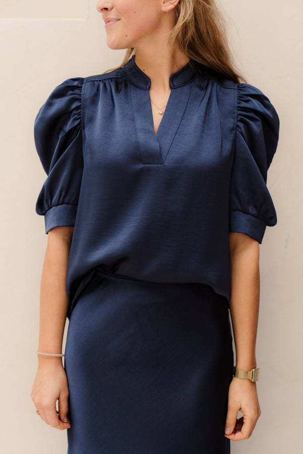 Roella heavy sateen blouse midnight blue - Bij Keesje - Neo Noir - Blouse