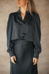 Rosslyn Bluse aus schwerem Satin in Mitternachtsblau