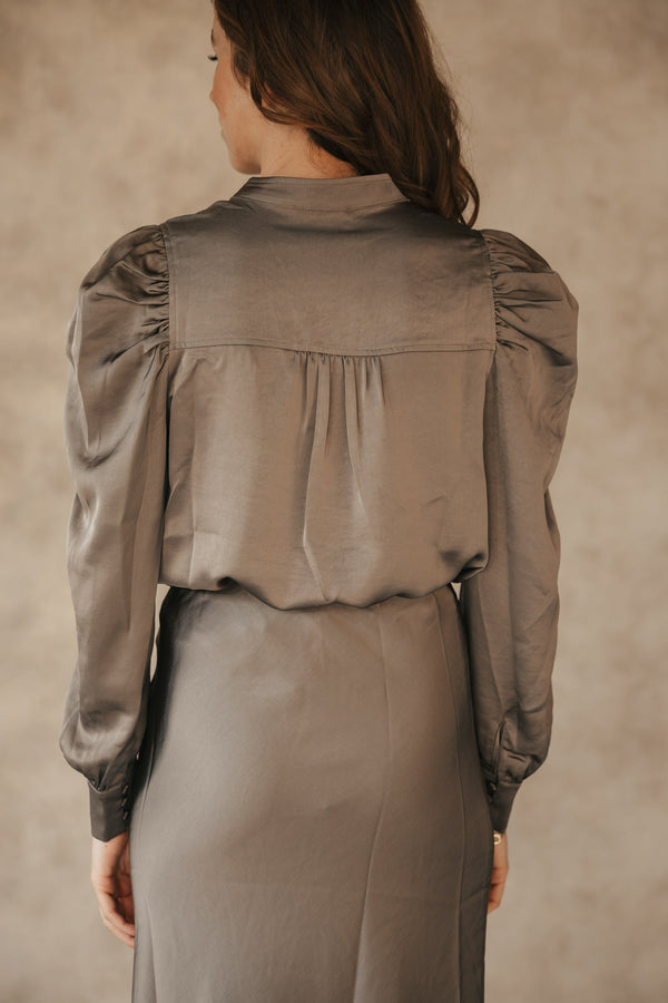 Rosslyn heavy sateen blouse warm grey - Bij Keesje