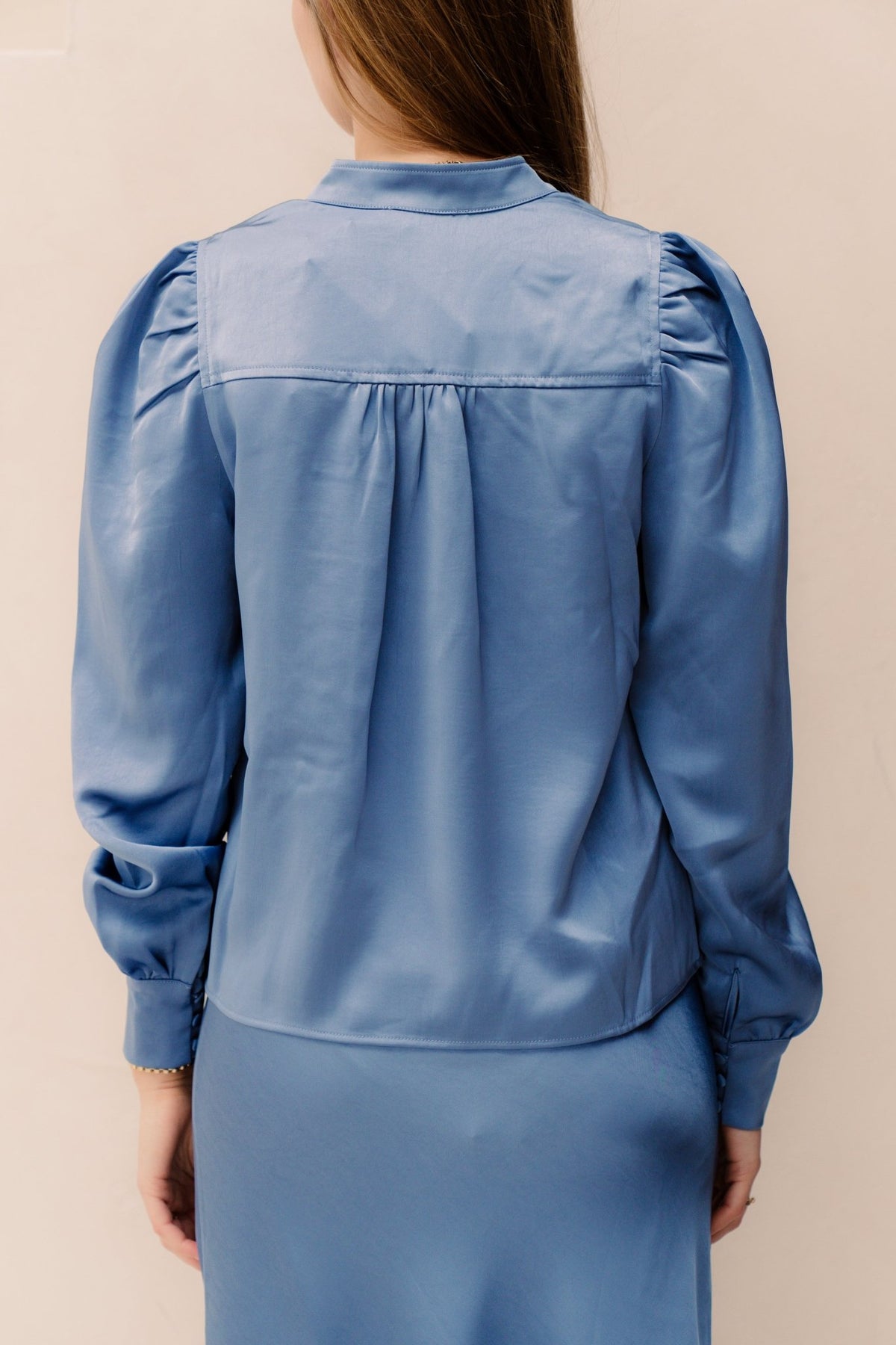 Rosslyn heavy sateen smoke blue - Bij Keesje - Neo Noir - Blouse