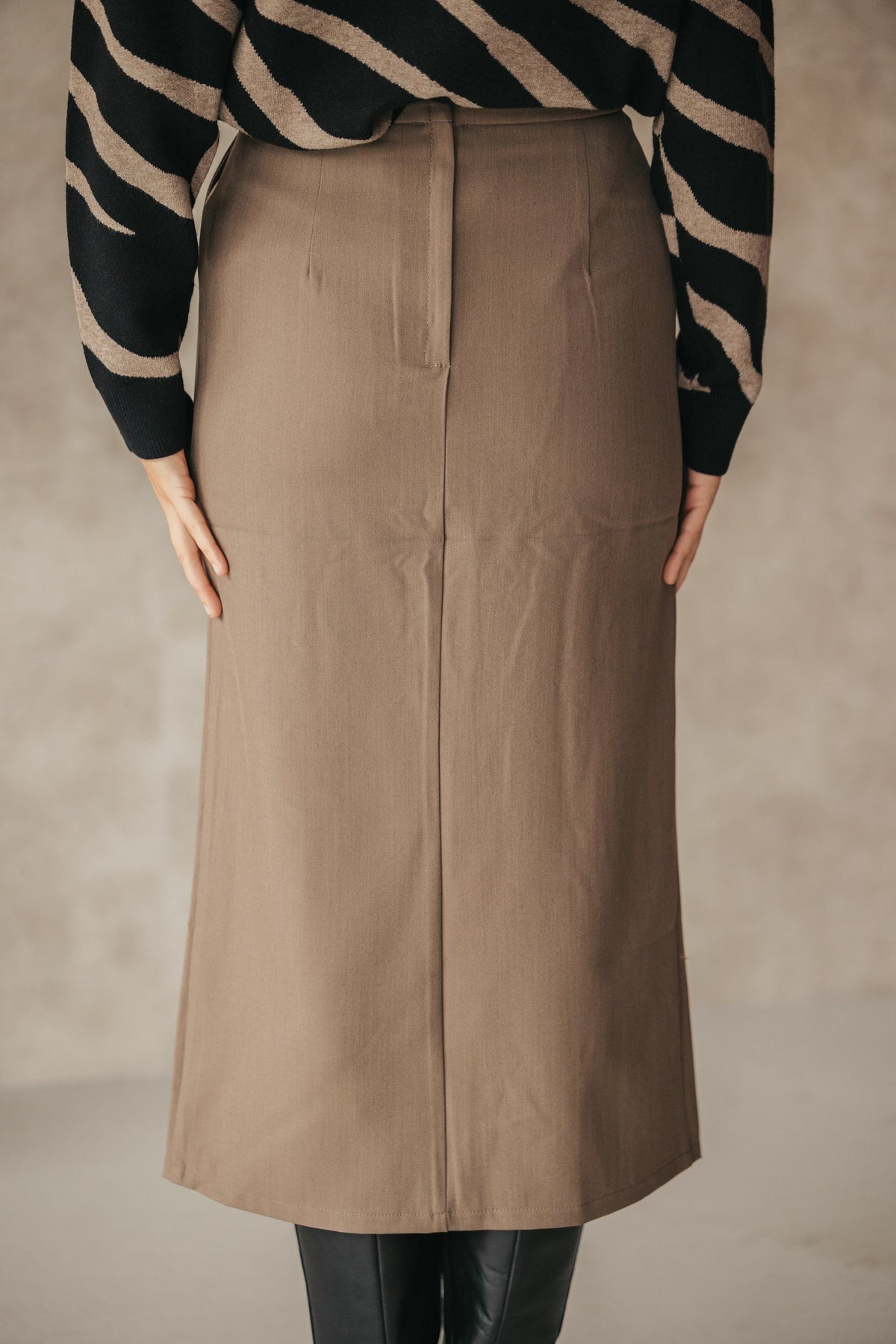 Sabine midi rok taupe - Bij Keesje