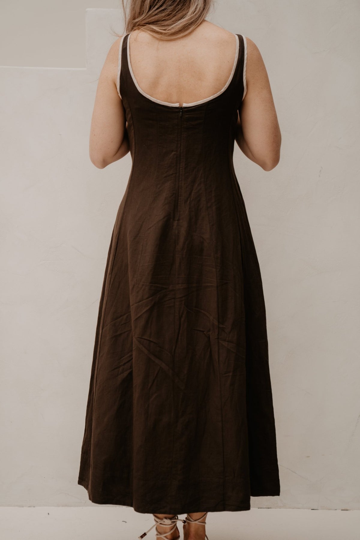 Safinan linen contrast dress dark brown - Bij Keesje - Neo Noir - Jurk