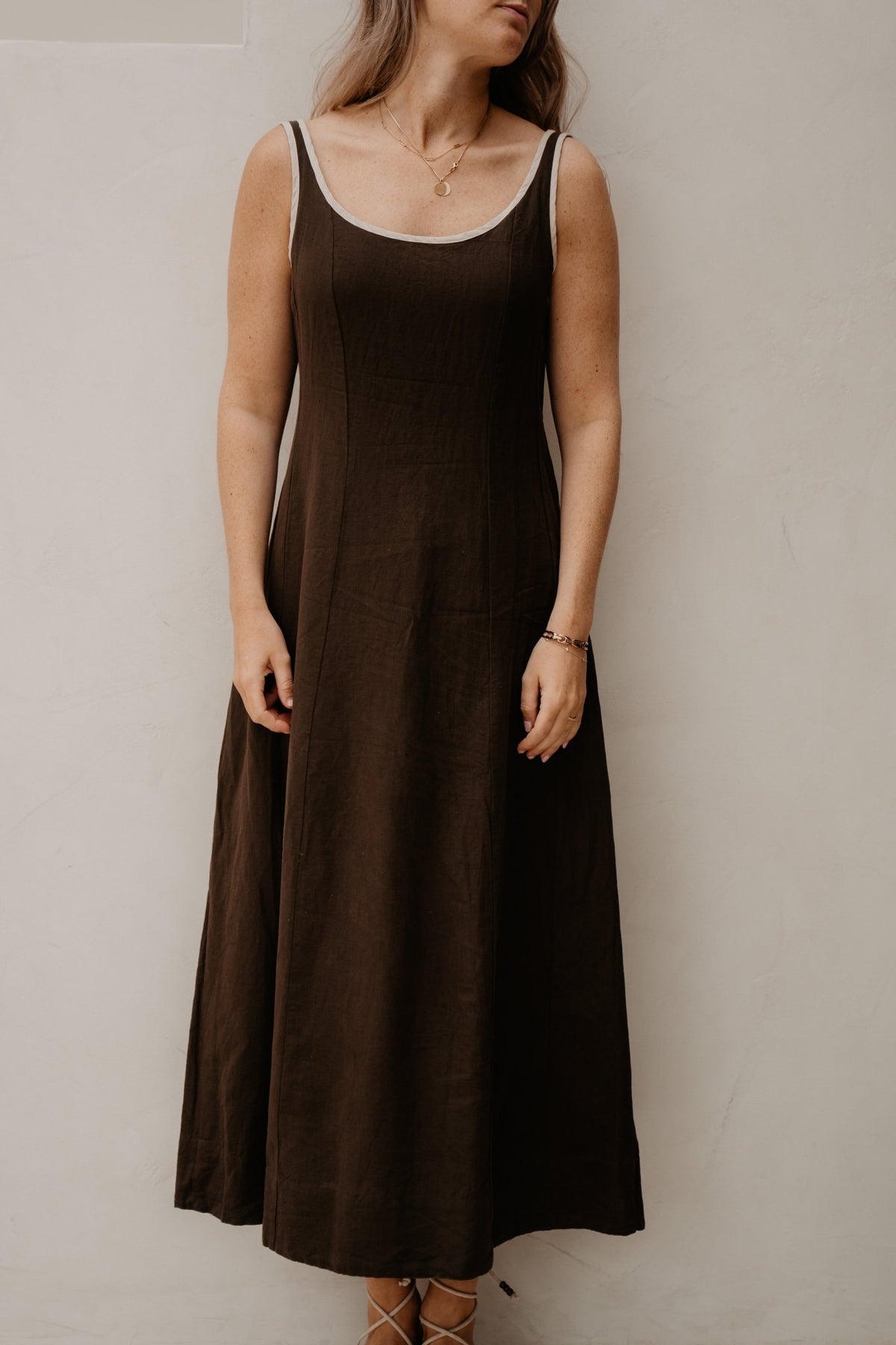 Safinan linen contrast dress dark brown - Bij Keesje - Neo Noir - Jurk