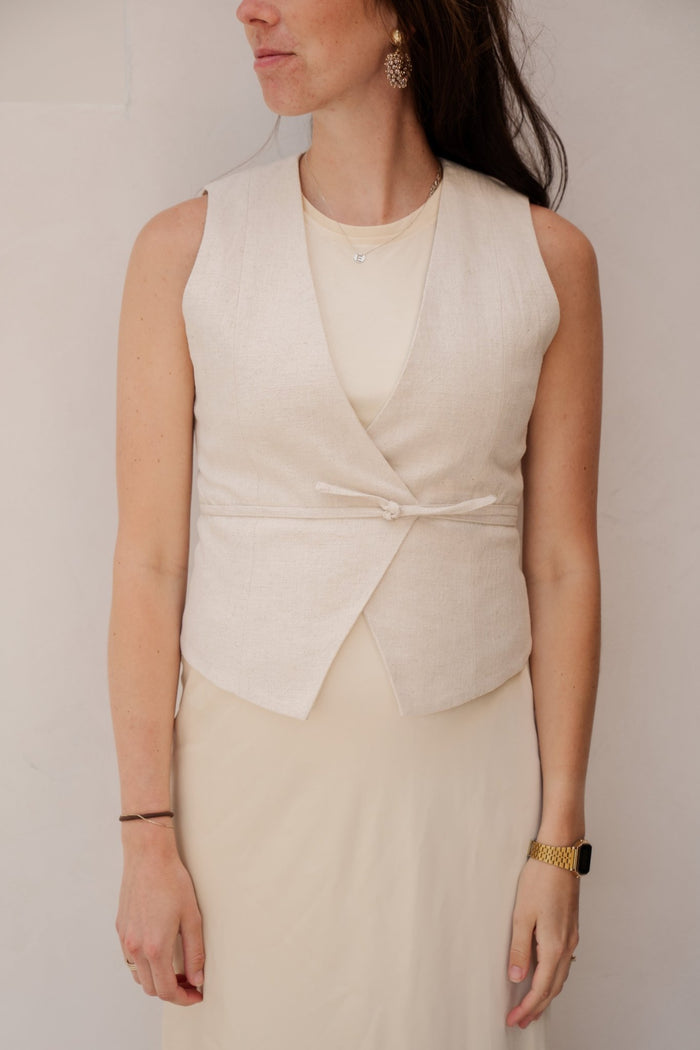 Samara Ramie Waistcoat Natural - Bij Keesje - Neo Noir - top