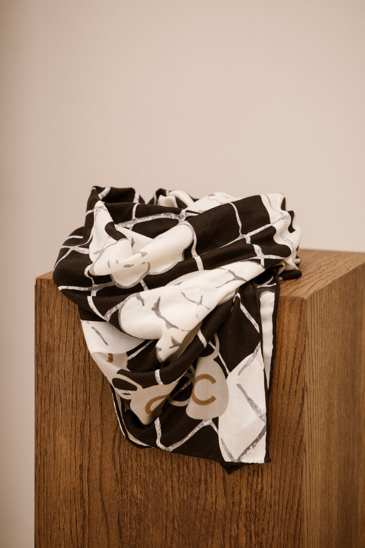 Sanaa sjaal flower black - Bij Keesje - Bij Keesje