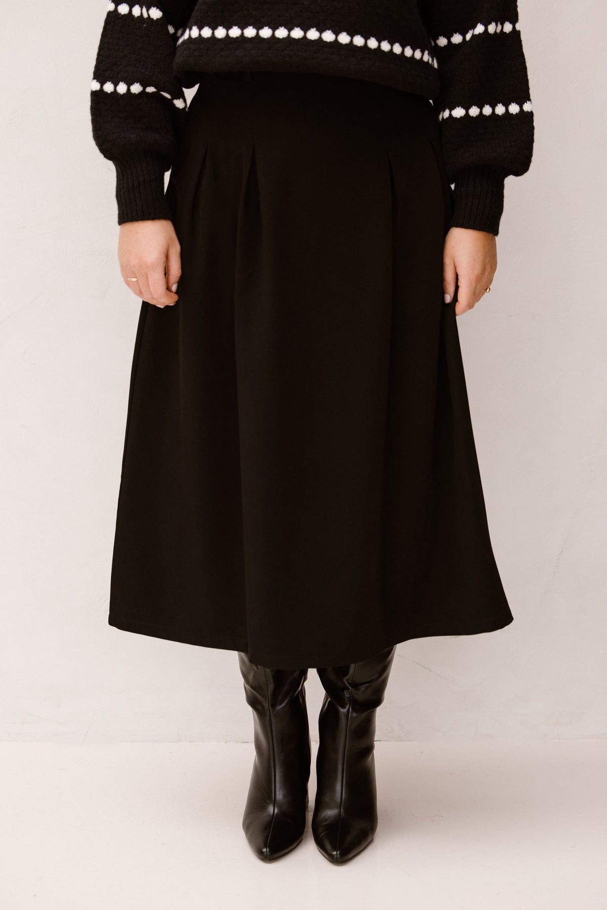 Sara rok plooien zwart - Bij Keesje - Bij Keesje