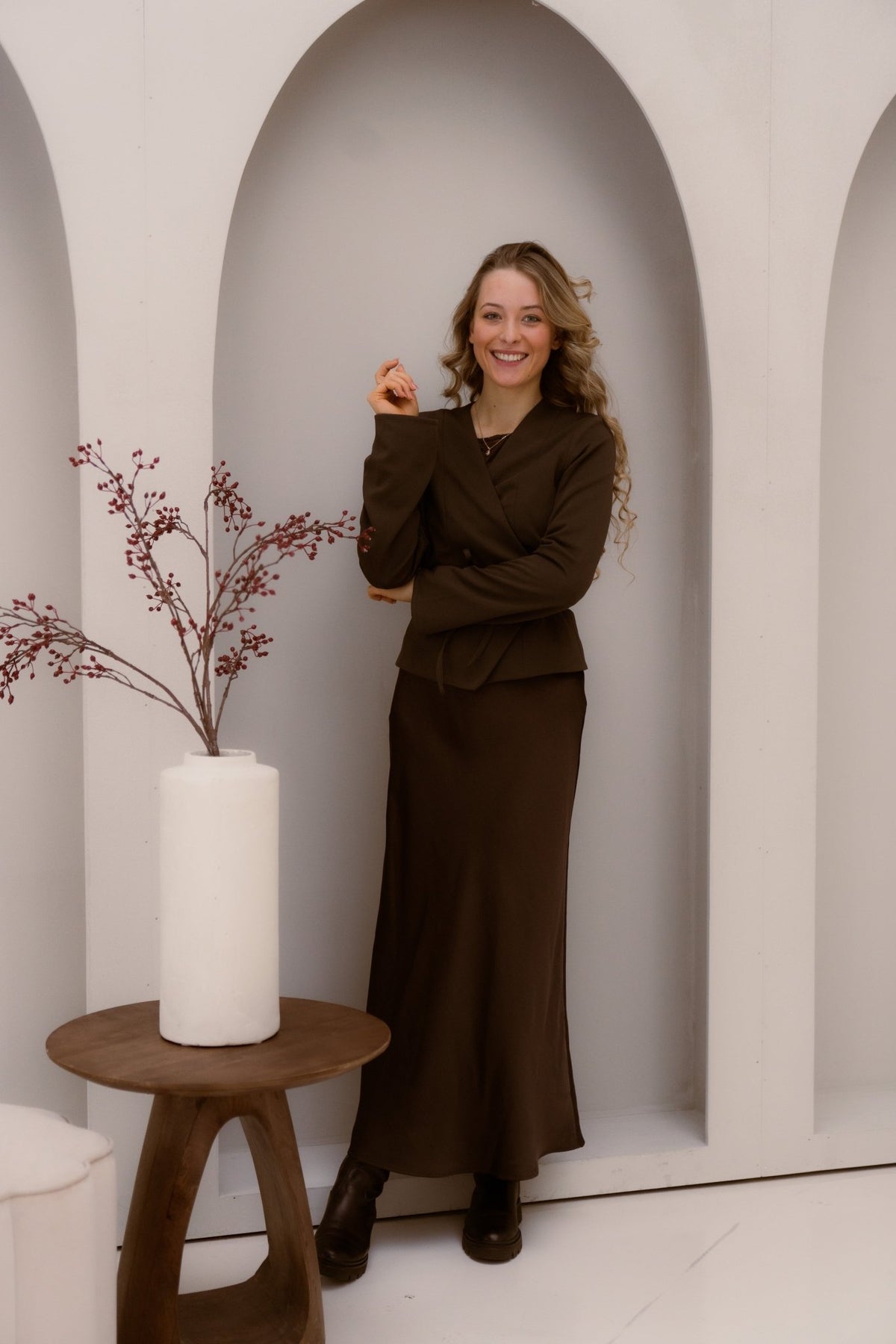 Simmi wrap blouse dark brown - Bij Keesje - Neo Noir