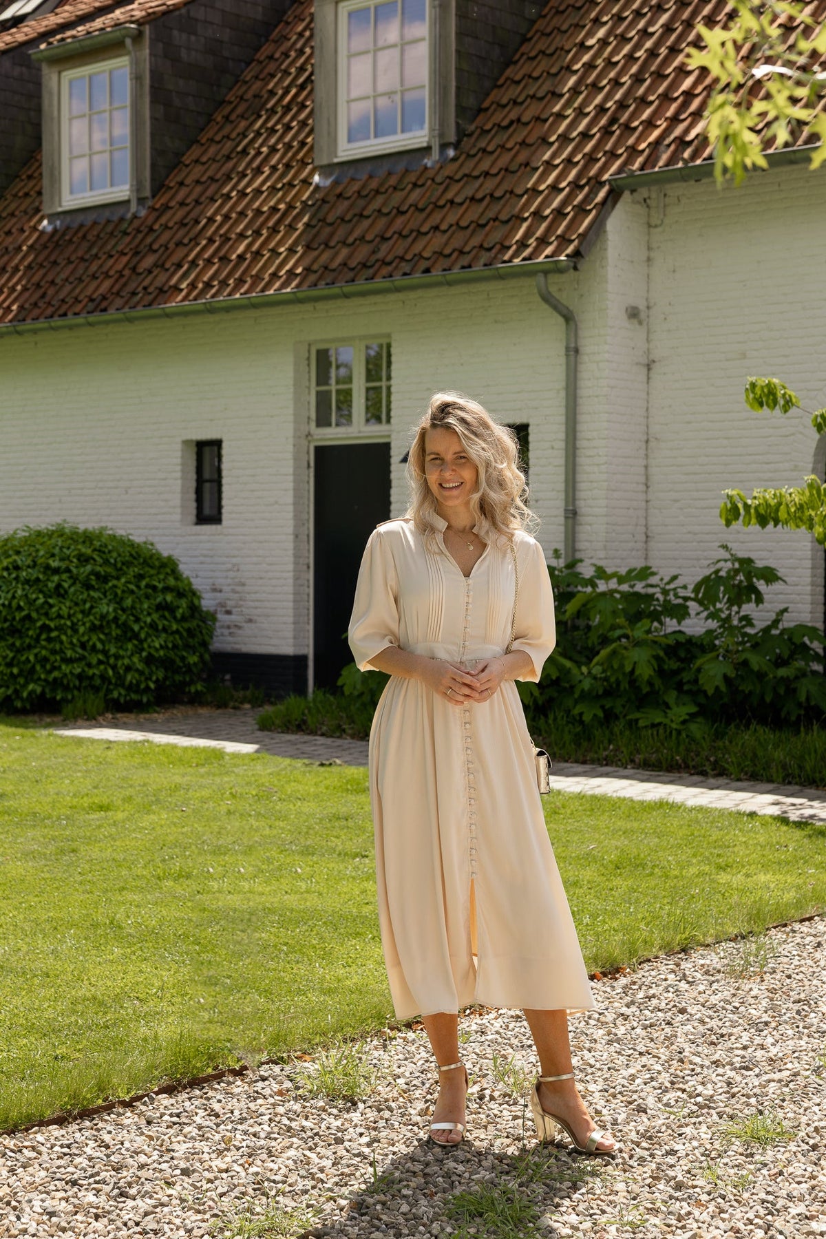 Simone dress satin look sand - Bij Keesje