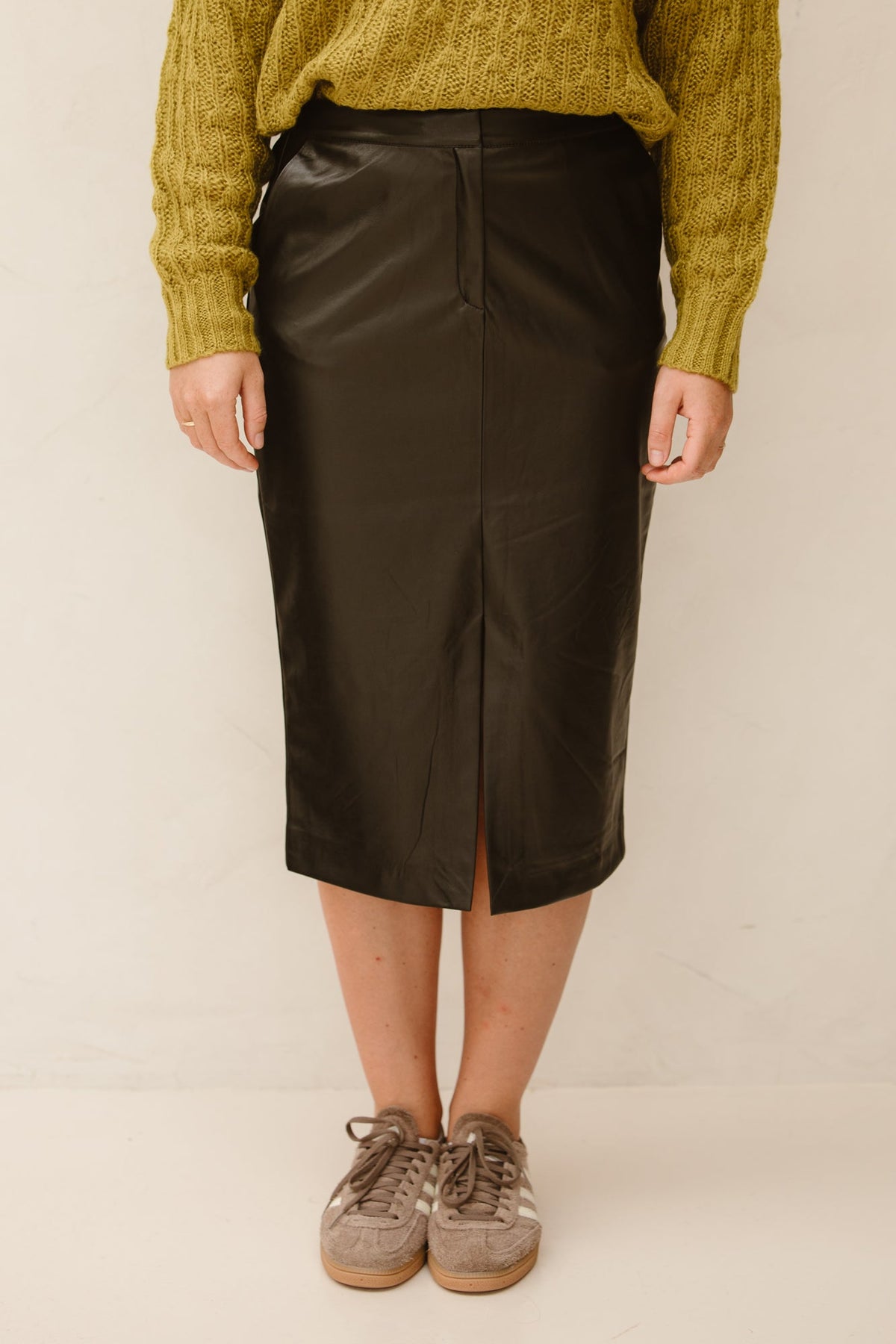 Skirt front split super soft vegan leather Black F25.11509 - Bij Keesje - Esqualo