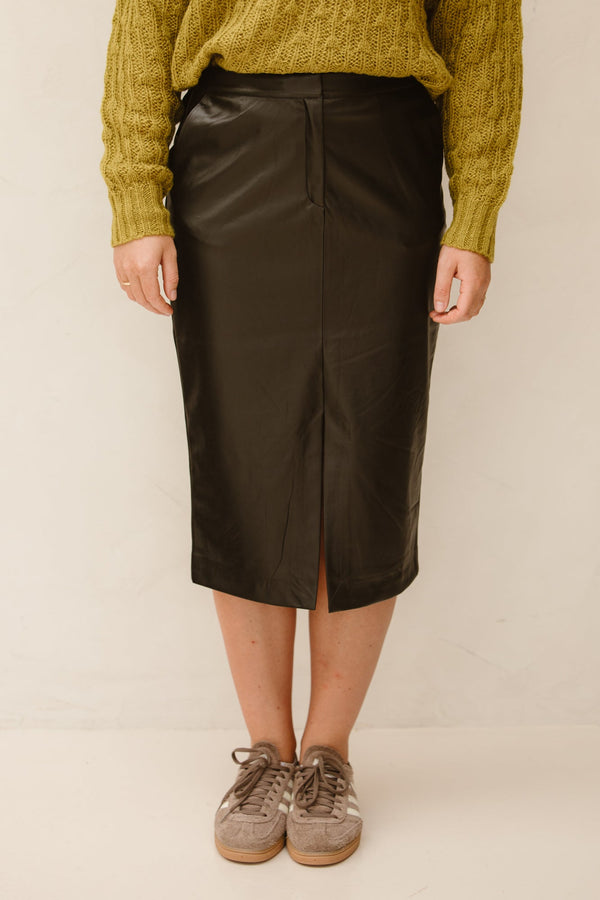 Skirt front split super soft vegan leather Black F25.11509 - Bij Keesje - Esqualo