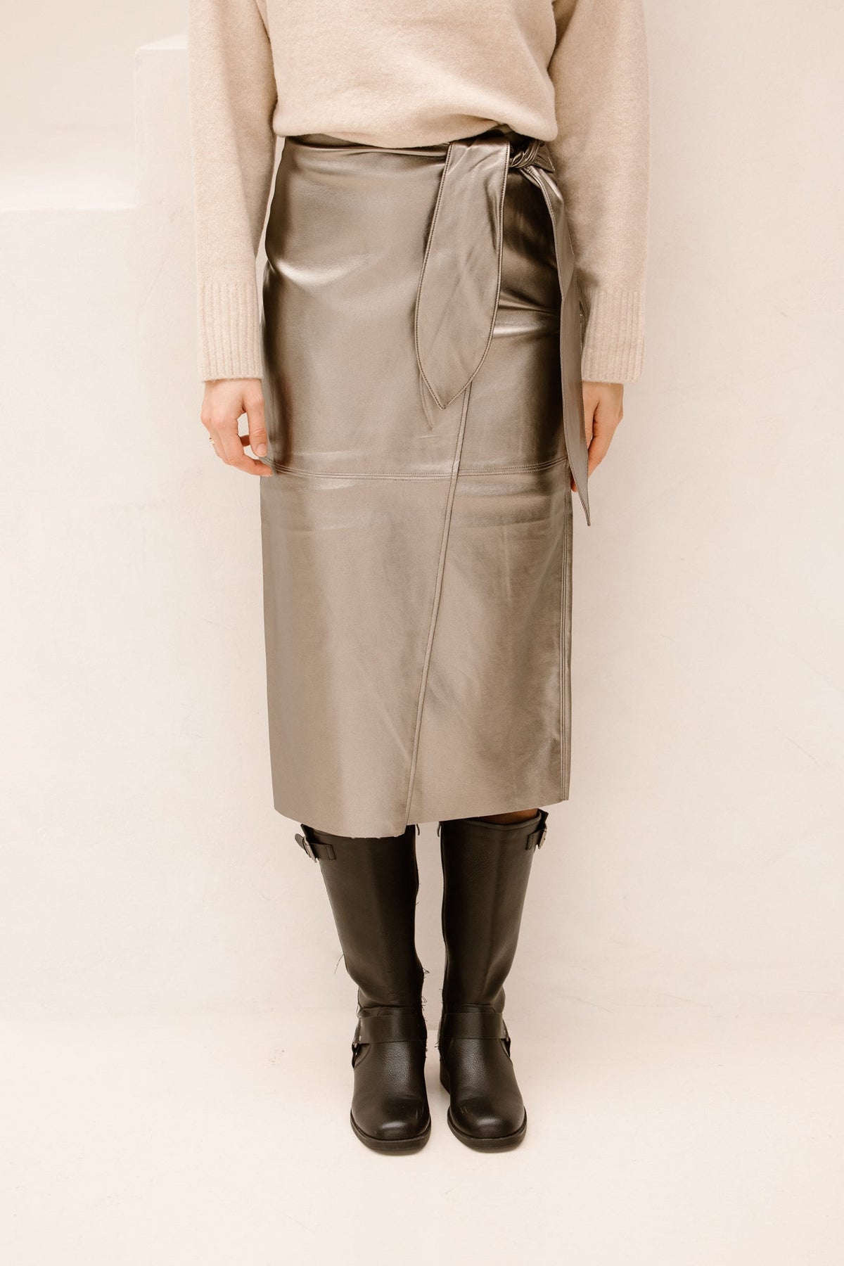 Skirt PU belted dark silver 709 - Bij Keesje - Esqualo