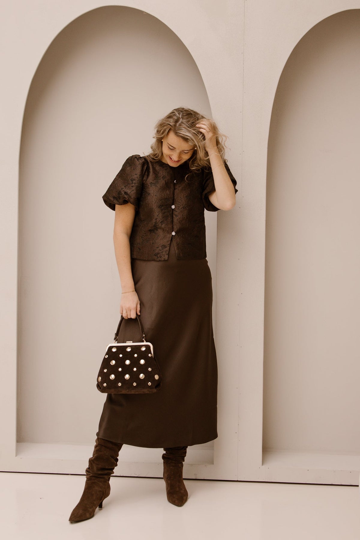 Tas Clara Stud suede donkerbruin - Bij Keesje - Bij Keesje