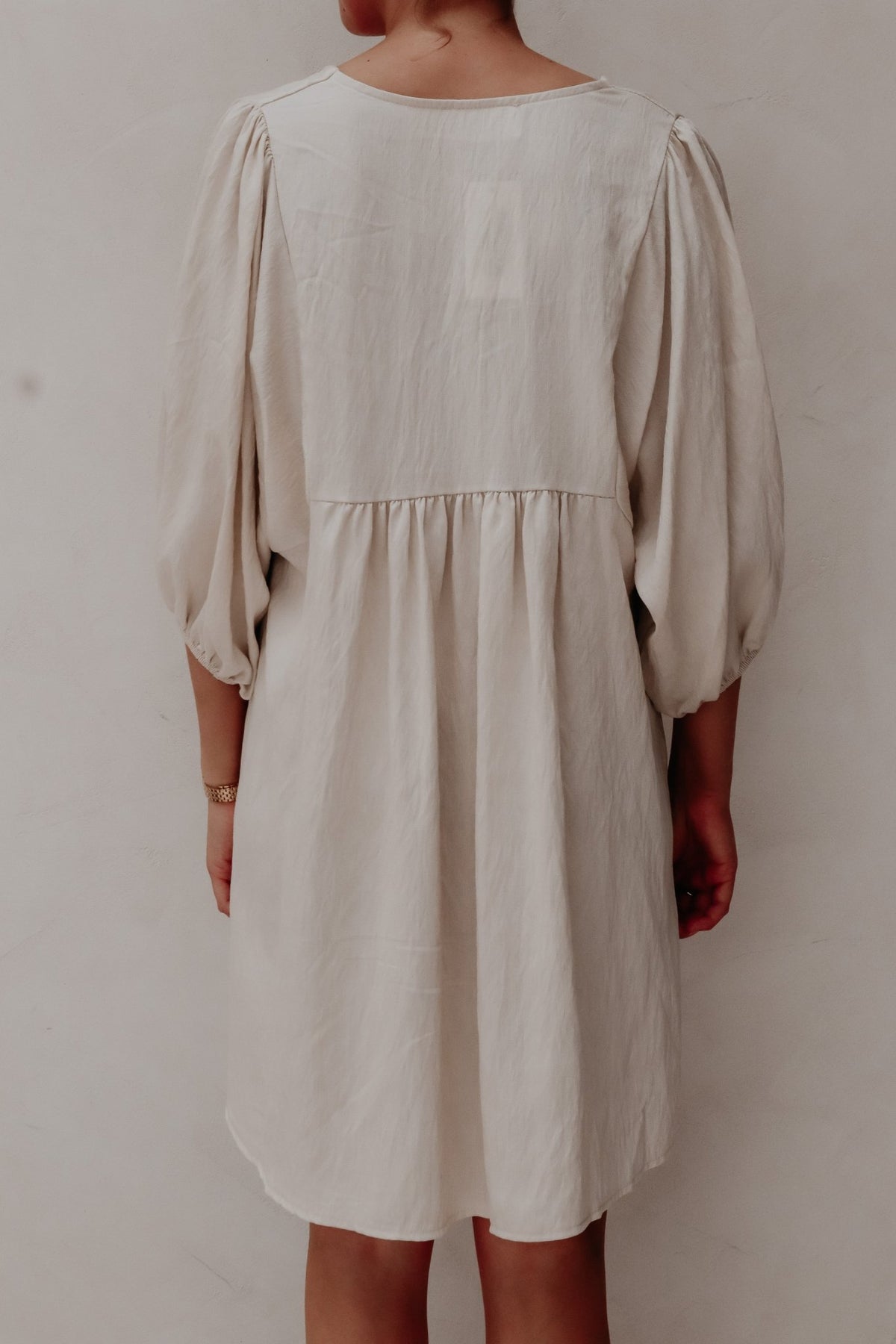Tikva jurk kort beige - Bij Keesje - Bij Keesje - Jurk