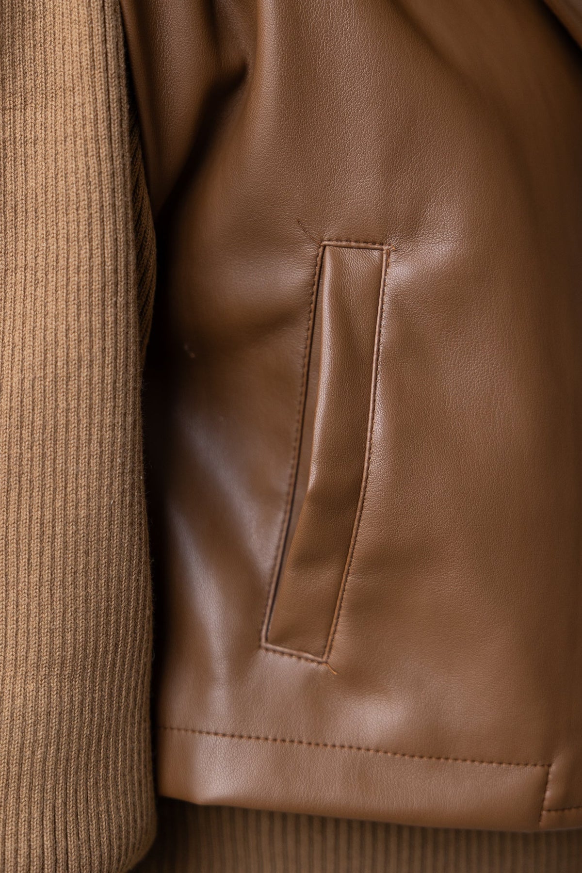 Trude leather gilet camel - Bij Keesje