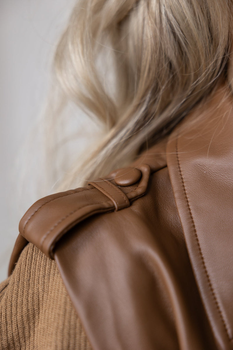 Trude leather gilet camel - Bij Keesje