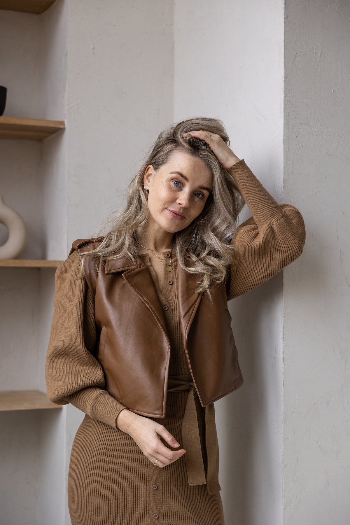 Trude leather gilet camel - Bij Keesje