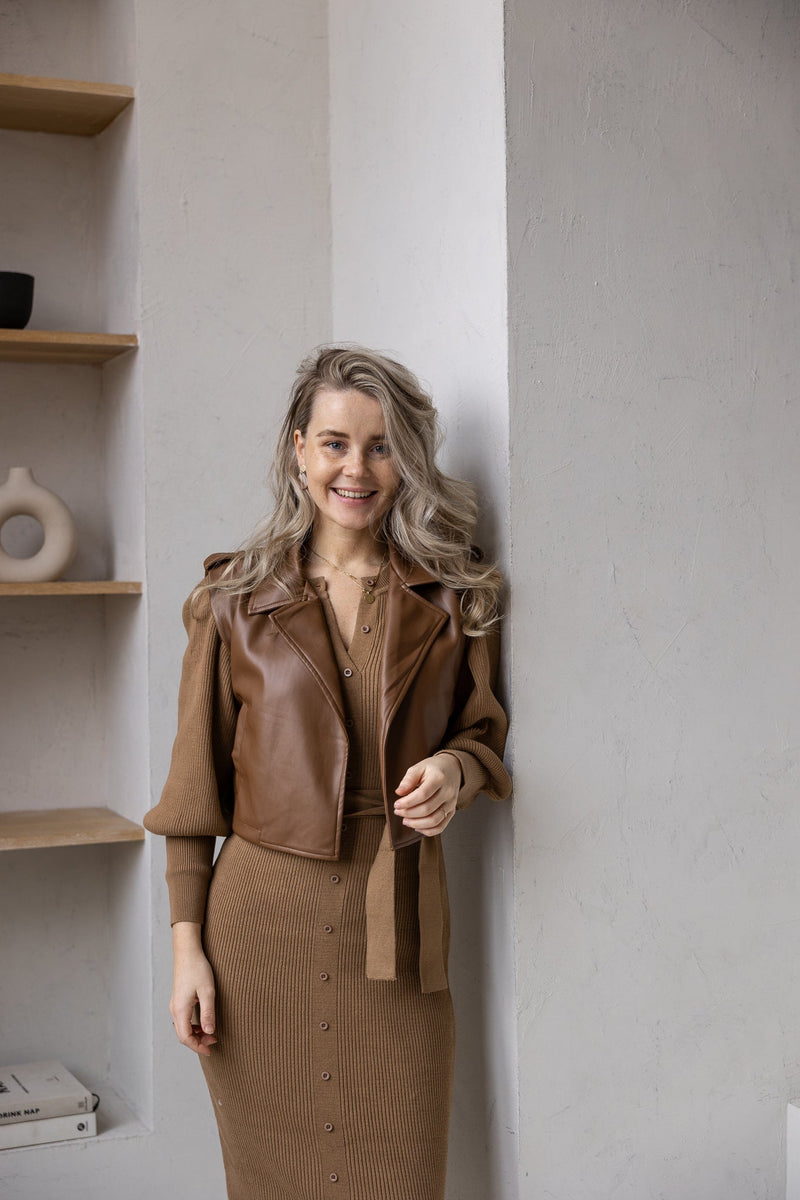 Trude leather gilet camel - Bij Keesje