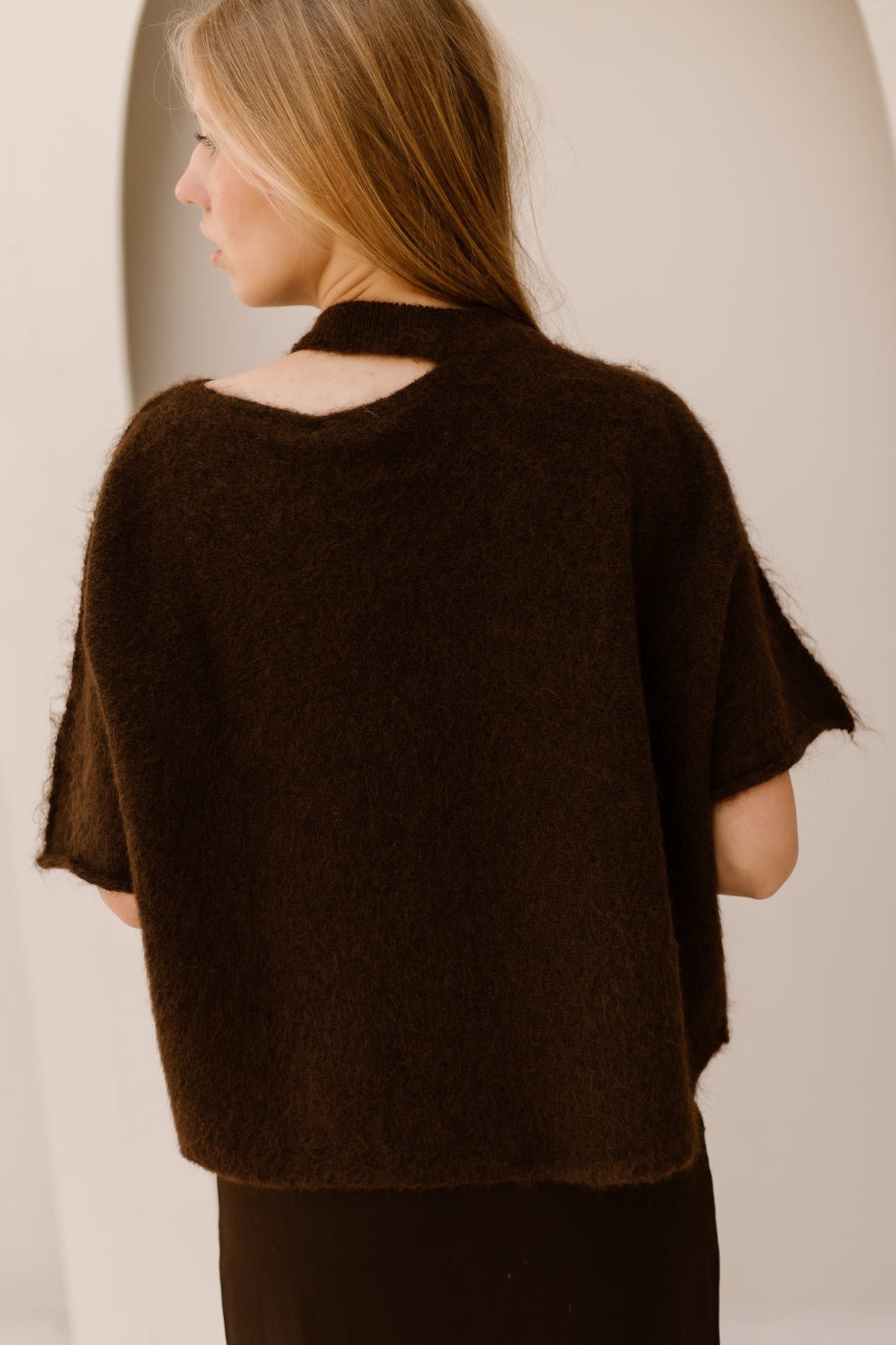 Truitje alpaca one shoulder bruin - Bij Keesje - Bij Keesje - Trui
