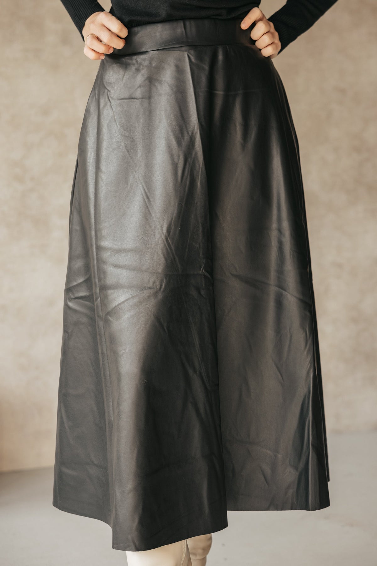 Vera long black skirt leatherlook - Bij Keesje