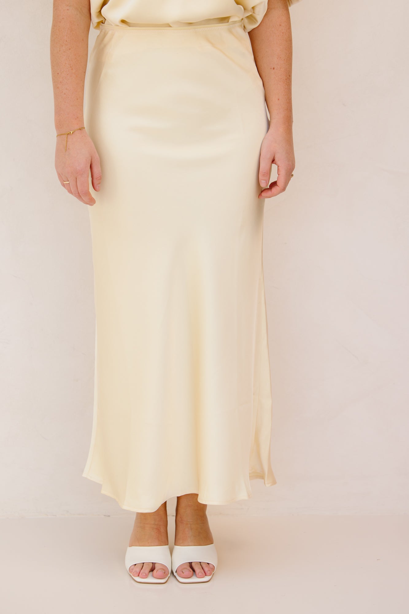 Vicky heavy sateen light yellow - Bij Keesje - Neo Noir