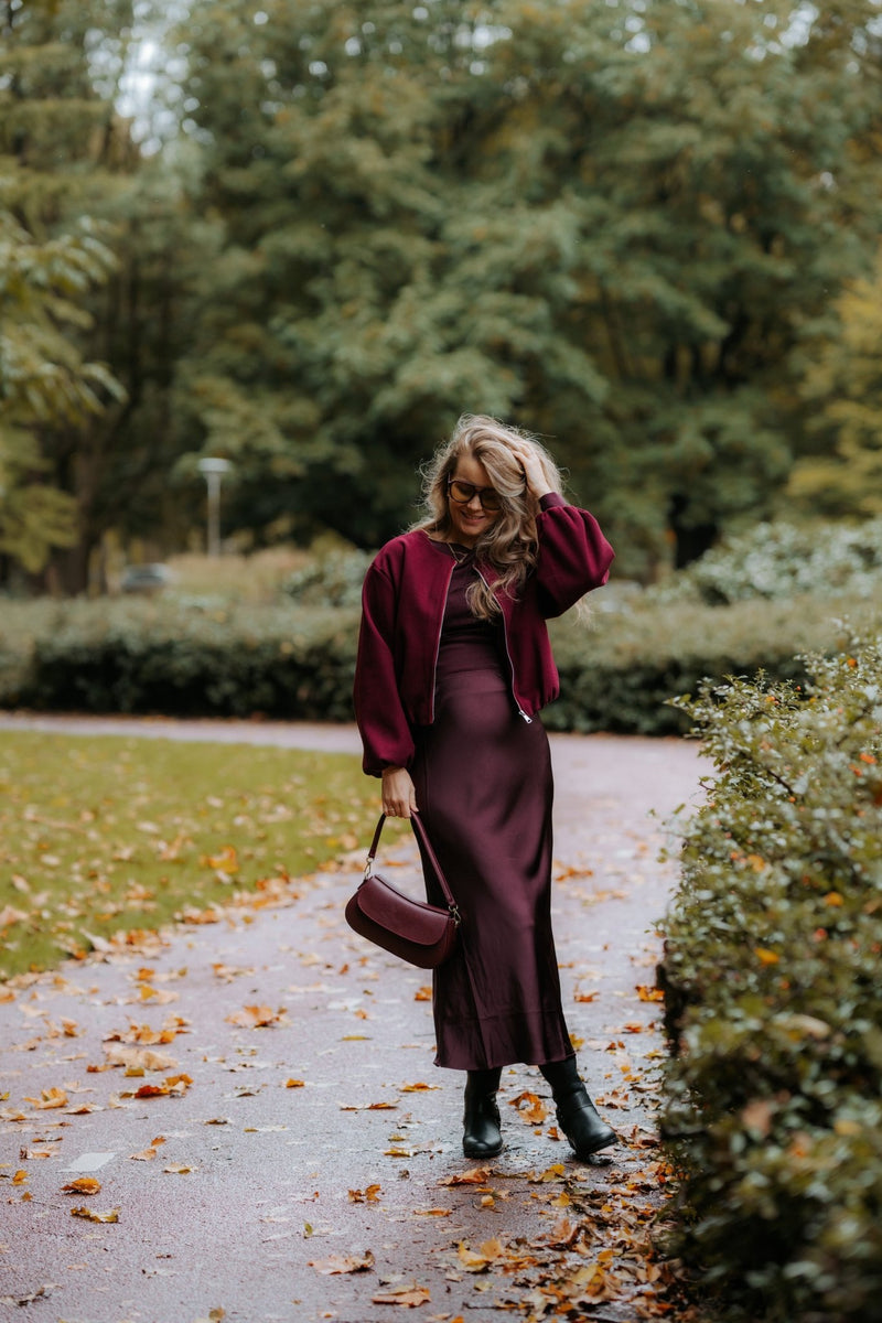 Vicky heavy sateen skirt burgundy - Bij Keesje - Neo Noir