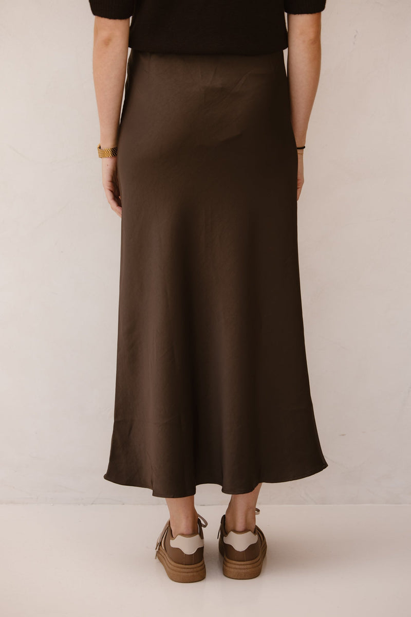 Vicky heavy sateen skirt dark brown - Bij Keesje - Neo Noir