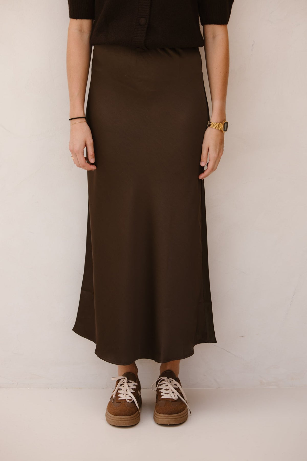 Vicky heavy sateen skirt dark brown - Bij Keesje - Neo Noir