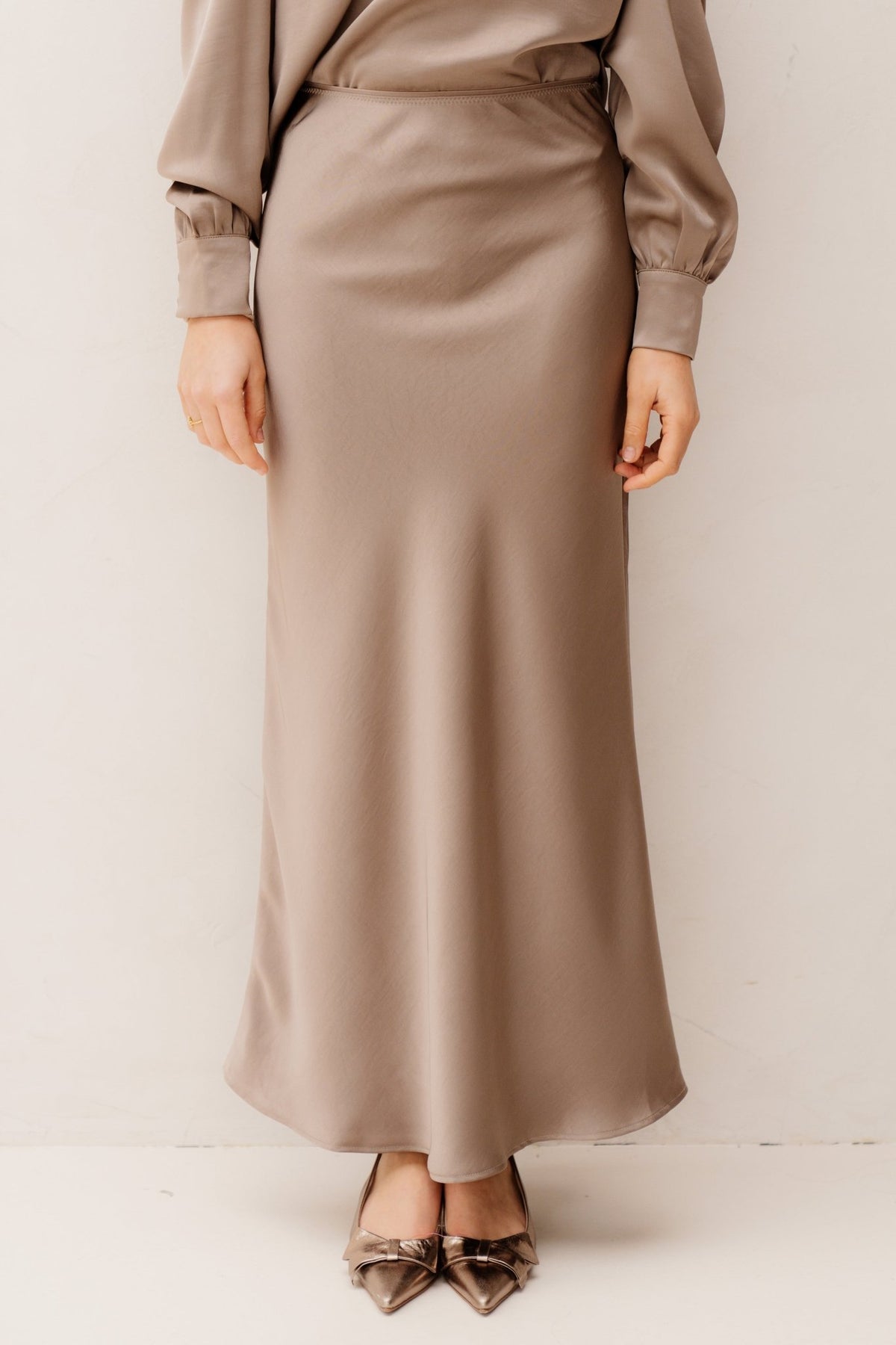 Vicky heavy sateen skirt dark taupe - Bij Keesje - Neo Noir - Rokken