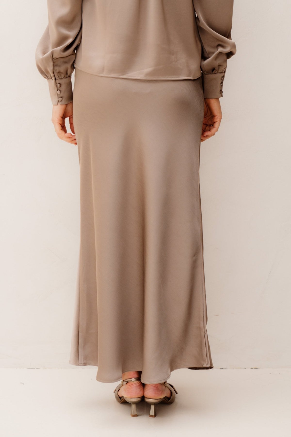 Vicky heavy sateen skirt dark taupe - Bij Keesje - Neo Noir - Rokken