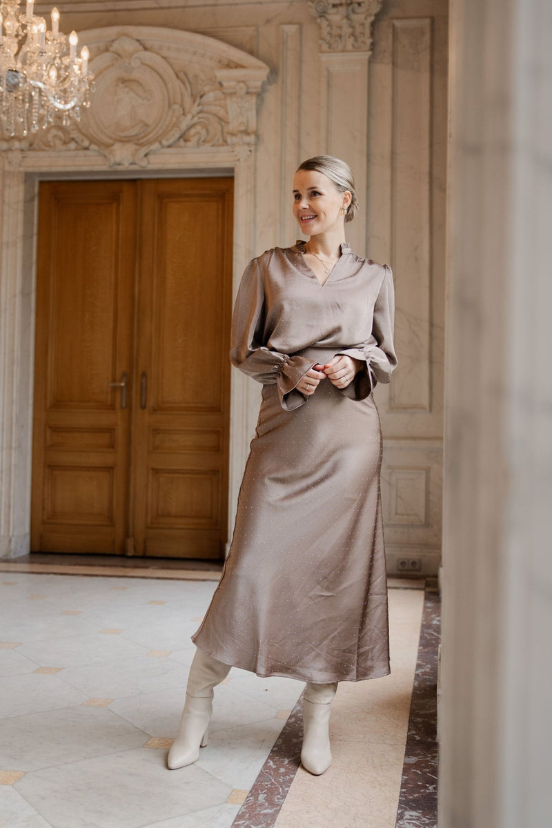 Viso Heavy Sateen Bedaz Skirt Dark Taupe - Bij Keesje - Neo Noir