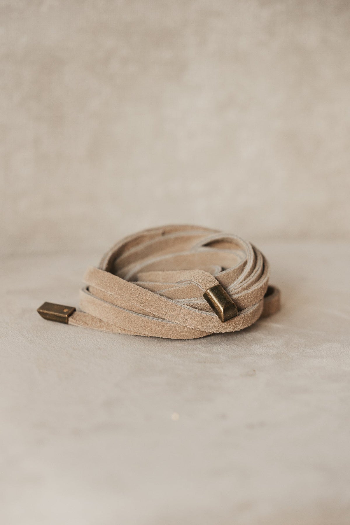 Wikkelriem suede taupe