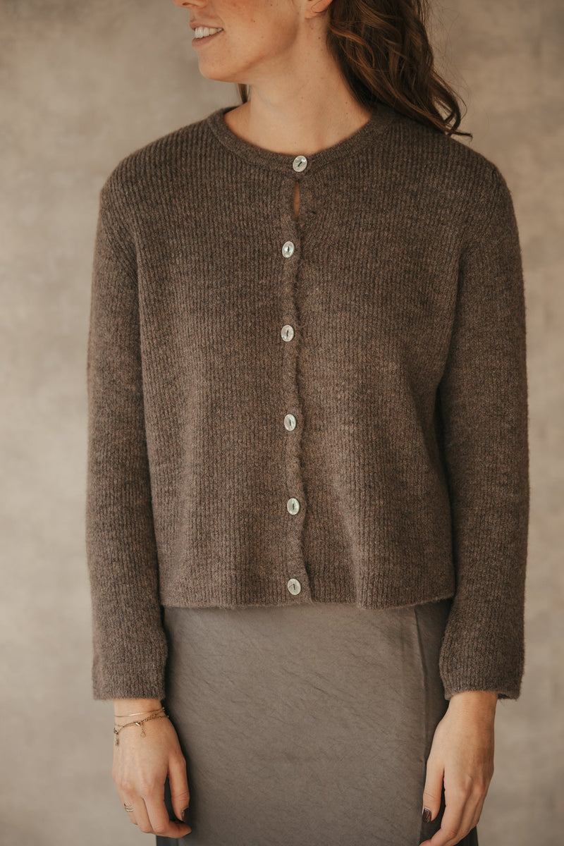 Yada cardigan taupe - Bij Keesje