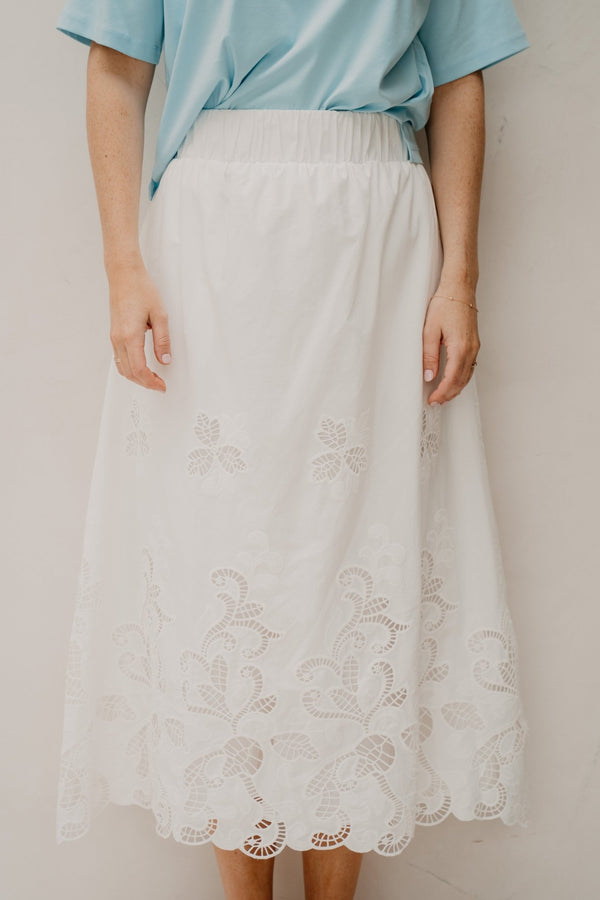 Yara Long Emb Skirt White - Bij Keesje - Neo Noir - rok