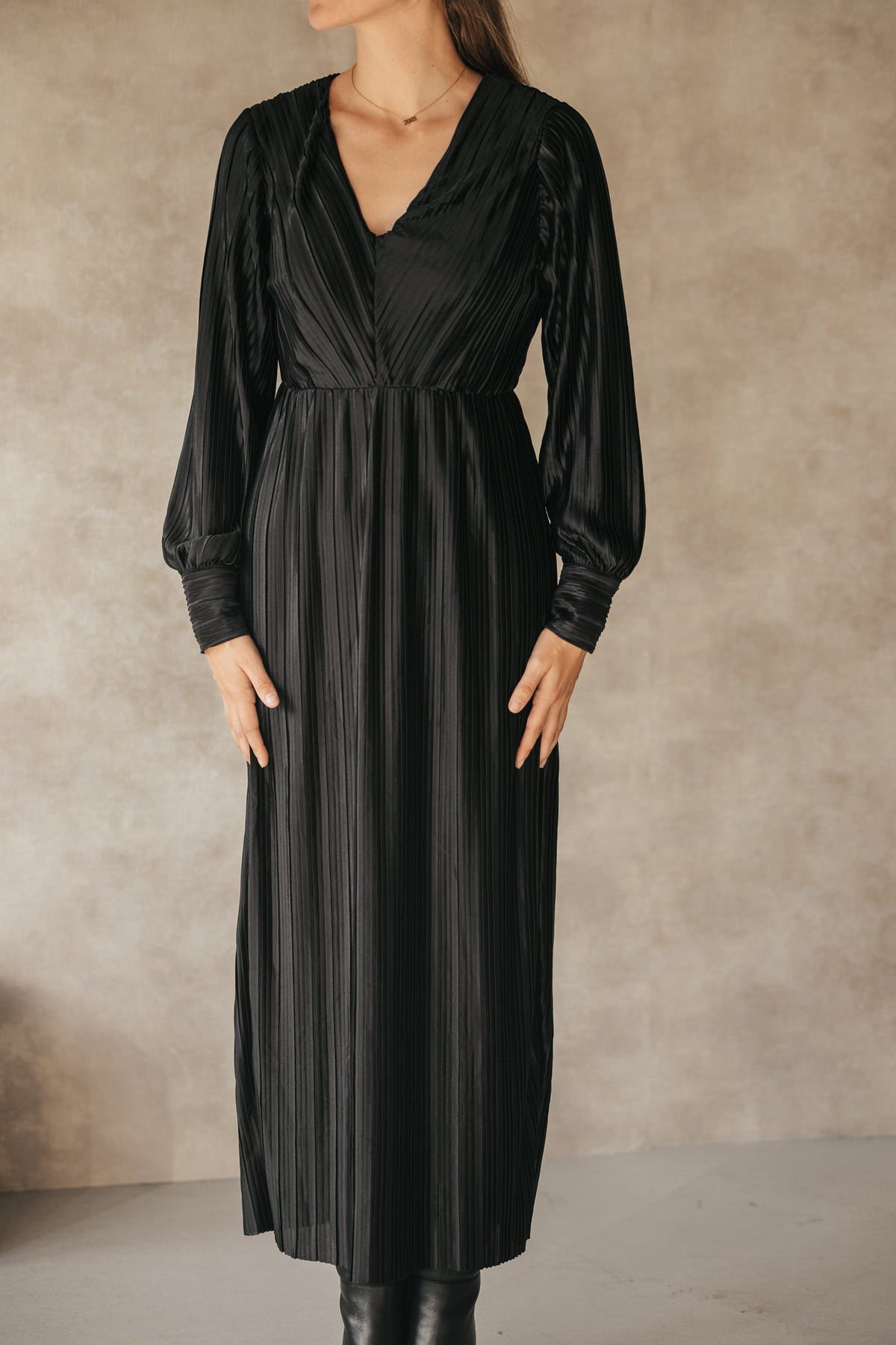 Yasstorma long dress plisse black - Bij Keesje