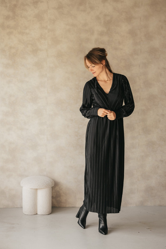 Yasstorma long dress plisse black - Bij Keesje