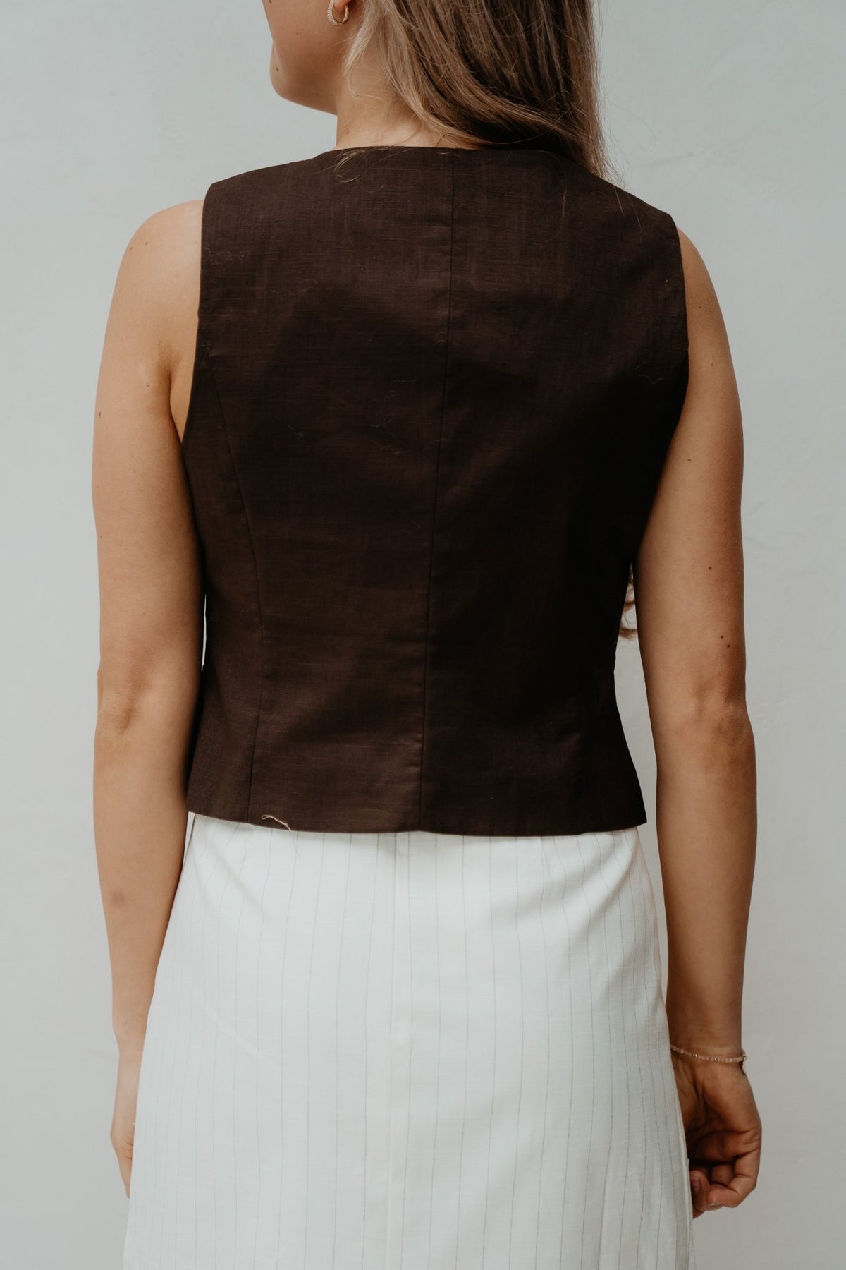 Yula Linen Waistcoat Dark Brown - Bij Keesje - Neo Noir - Gilet